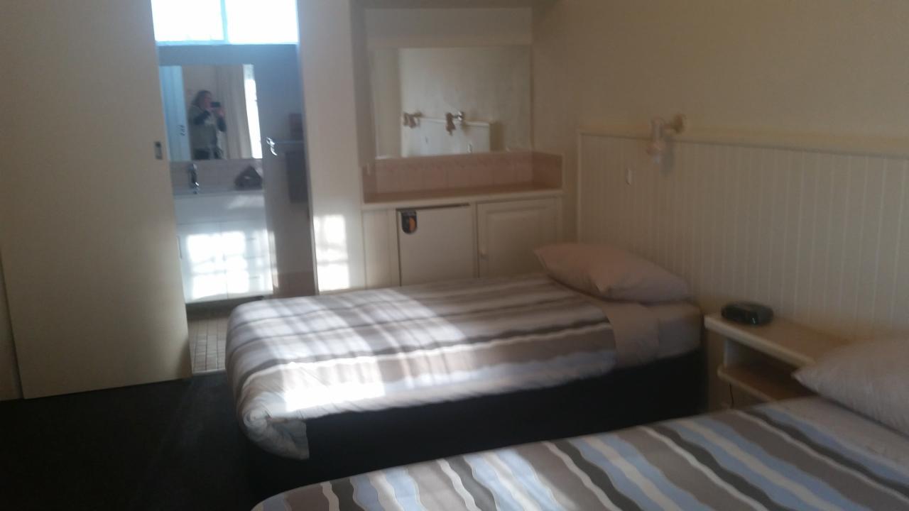 Omeo Motel Экстерьер фото
