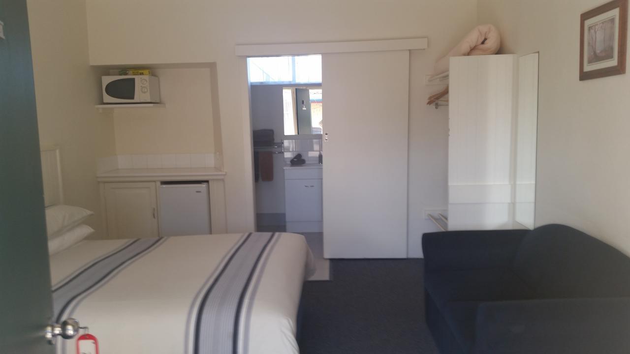 Omeo Motel Экстерьер фото