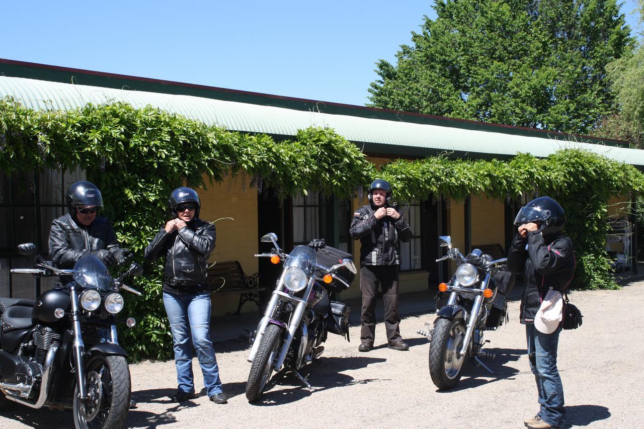Omeo Motel Экстерьер фото