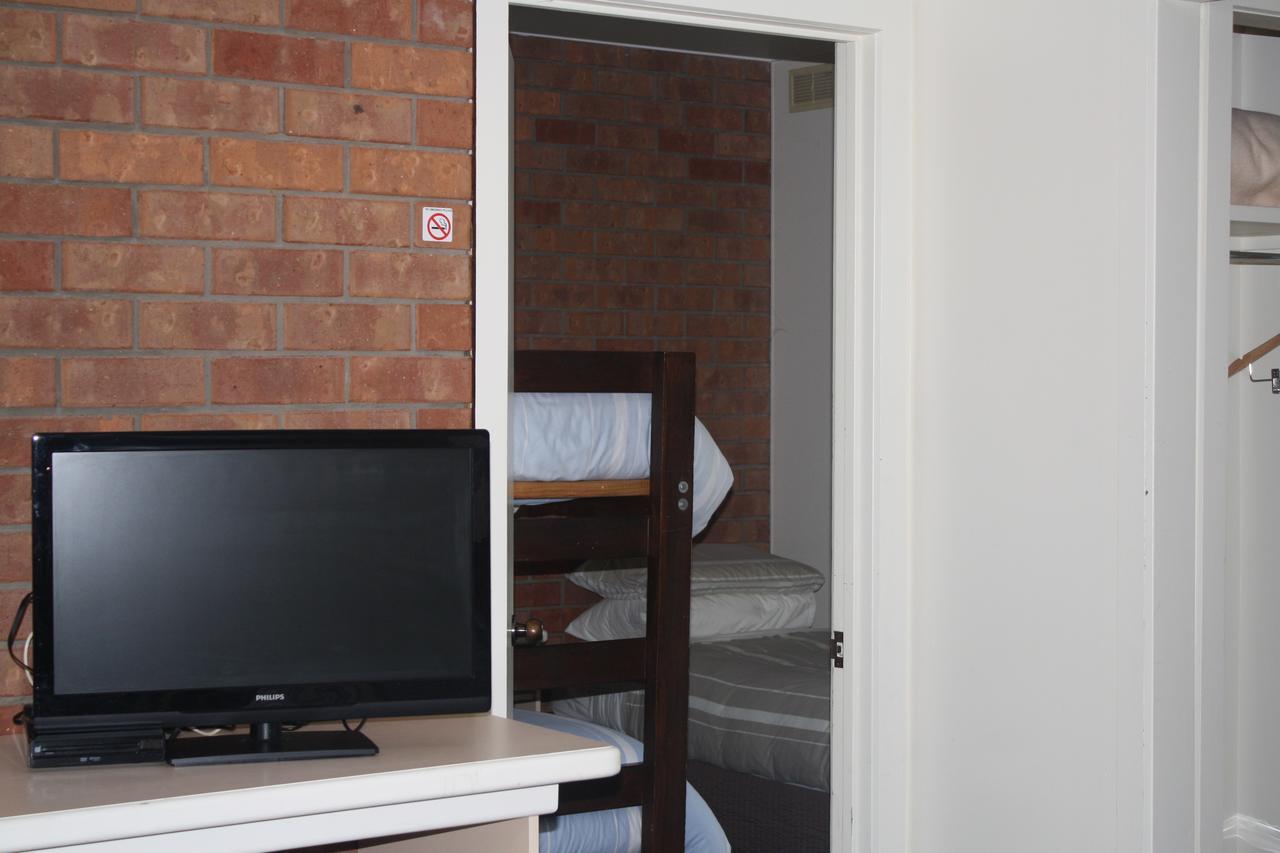 Omeo Motel Экстерьер фото